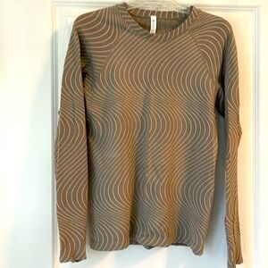 Athleta LS momentum shirt.